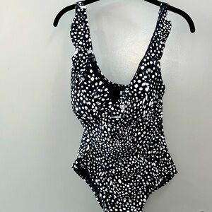 NWT DKNY Black & White Swimsuit